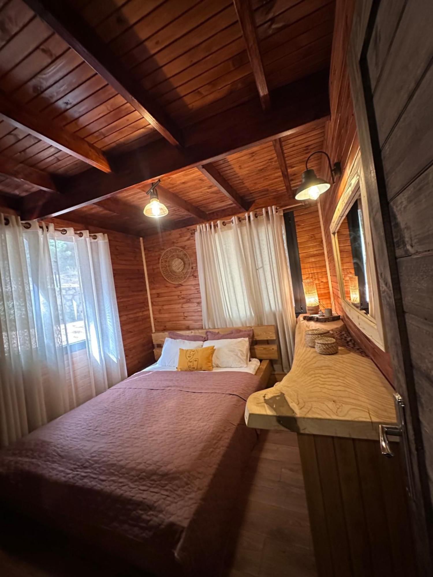 Panurlawoodenhouse Oezel Havuz& Sauna Mavi Eksteriør billede